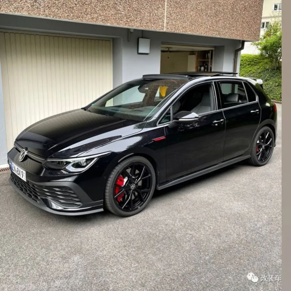 用一身競技改件來玩姿態的8代高爾夫GTI，這操作你們看得懂嗎？