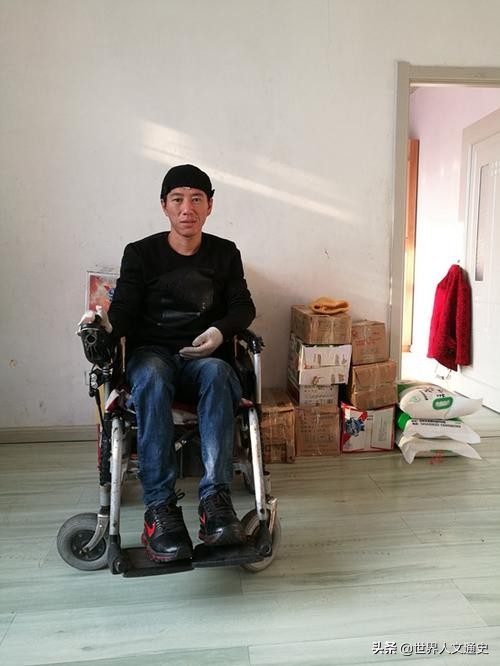 只因在路邊撿到一條鑰匙鏈，他動了七次手術保住性命，體重剩50斤