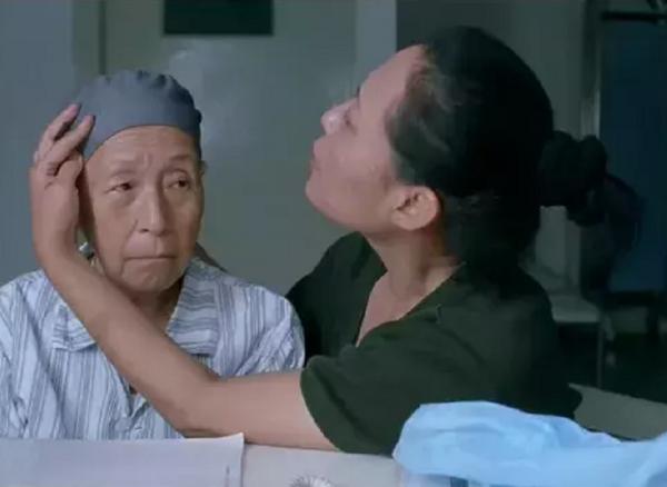 黃素影：13歲演老太太，78歲時兒子悲慘離世，91歲拍戲被“欺負”