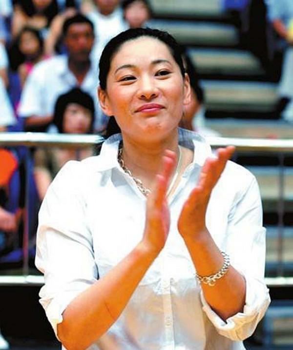 中國籃球金童玉女鞏曉彬李昕，9年前戀愛無結果，最後各自嫁娶