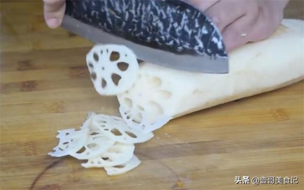 蓮藕最好吃的做法,不要直接炒,加2個雞蛋,比肉還香,上桌掃光 蓮藕最好吃的做法,不要直接炒,加2個雞蛋,比肉還香,上桌掃光