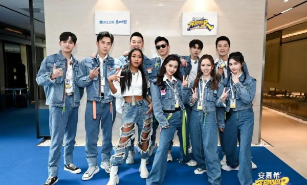 頭部藝人解約後:自立門戶還是另覓高枝? 頭部藝人解約後:自立門戶還是另覓高枝?