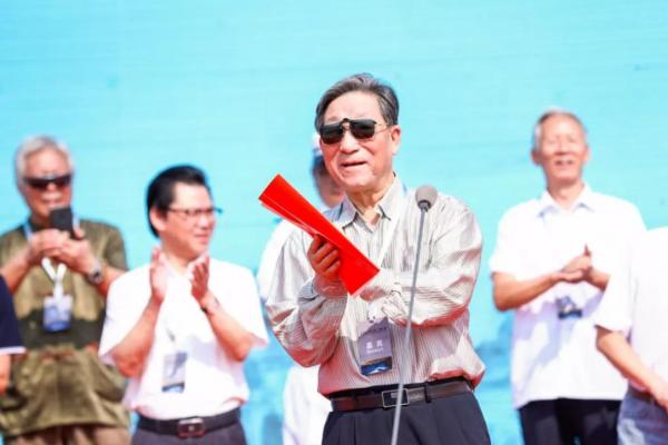 浙江省長柴松嶽打噴嚏繃斷皮帶，朱鎔基大笑：你這個是報應