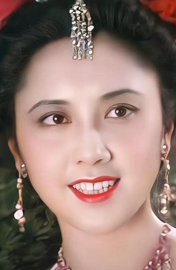 朱琳，最美的女兒國國王表情圖集