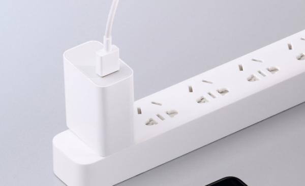 小米充電器VS小黃人方糖Pro，誰才是iPhone13系列的標配？