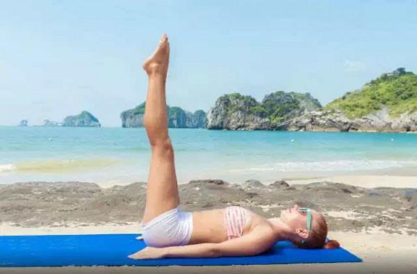 每天堅持腳靠牆倒立一個月，雙腿變直腿型好看了，小肚子也沒了