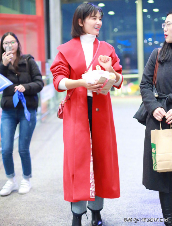 長外套&plus;闊腿褲&equals;&OpenCurlyDoubleQuote;大女人風&rdquo;穿搭！高階有氣場，劉雯劉濤都上頭