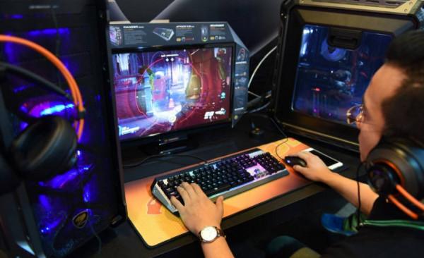 宿舍玩翻天：學生買遊戲PC應注意啥？