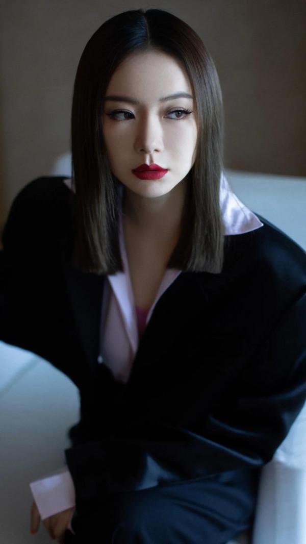 戚薇，冷豔女王