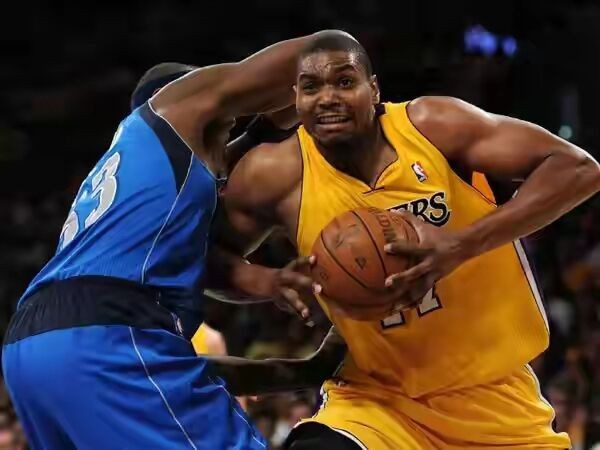 12年霍華德提出交易各隊報價如何?兩隊願意梭哈!湖人最後賭輸了 12年霍華德提出交易各隊報價如何?兩隊願意梭哈!湖人最後賭輸了