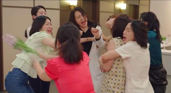 可愛鬼臉&plus;爆笑鬥毆，39歲的她們，會怎樣回憶這段日子？