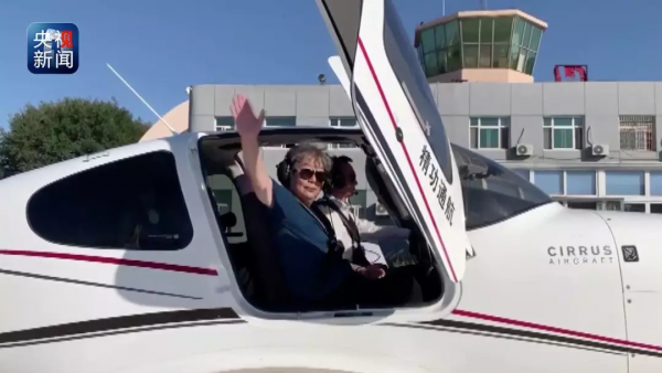 創造中國無數第一的女將軍，是今天最硬核最美的女人