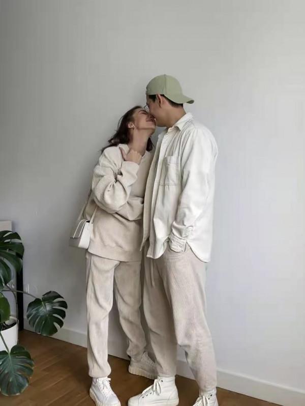 秋瓷炫兩口子穿情侶裝秀恩愛，戴棒球帽顯年輕，於曉光略顯油膩