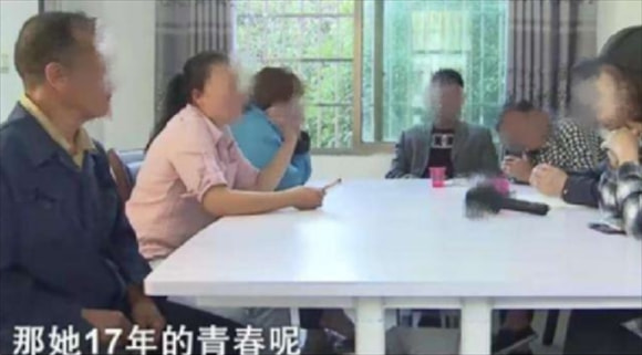 湖南大叔將女友孩子培養成才，親生兒子輟學打工，17年後獨嘗苦果