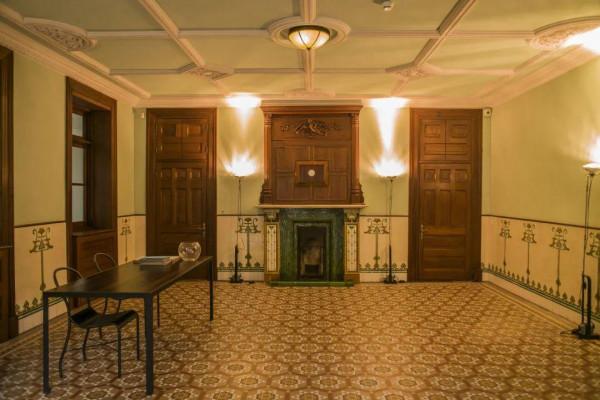 在上海有一棟鑲金的別墅是什麼樣的體驗？