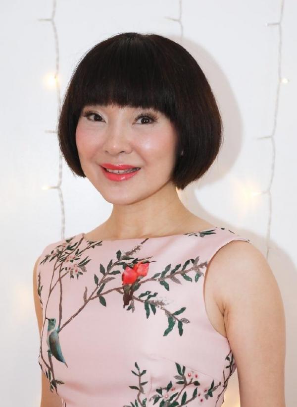 《常回家看看》的陳紅雖然年紀大了，但肉嘟嘟的臉蛋，仍沒有皺紋