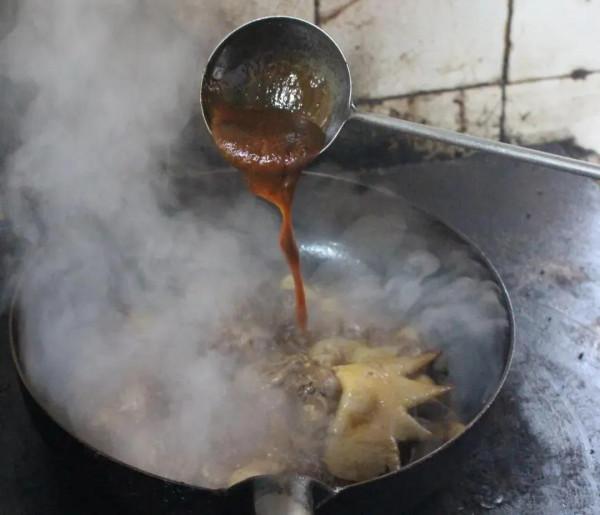 6道燉菜人氣旺，全靠幹菌來提香！醬肘子放茶樹菇，鮮香加倍