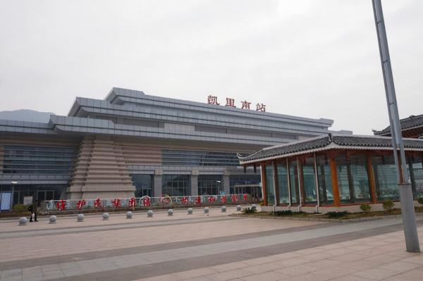 母親改嫁、父親入獄,6歲的她靠吃垃圾為生!30年後終於回家 母親改嫁、父親入獄,6歲的她靠吃垃圾為生!30年後終於回家