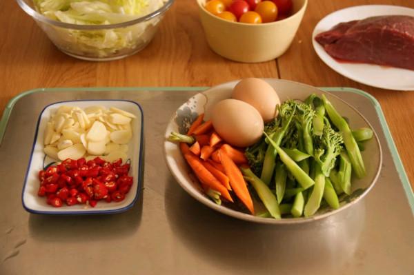 簡單美味，低脂少油的清拌牛肉健康沙拉，減肥人不要錯過