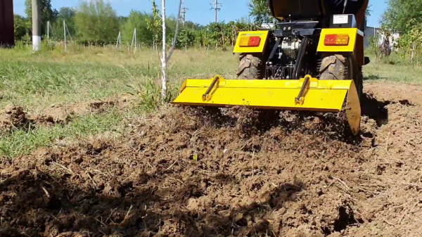 農民朋友不可或缺的好幫手——超實用的多功能迷你拖拉機 農民朋友不可或缺的好幫手——超實用的多功能迷你拖拉機