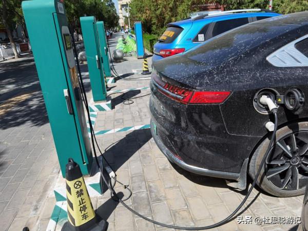 漢EV自駕甘肅，免費停車的充電樁最方便，參觀亞洲最大室內臥佛