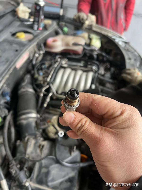 經濟下行購買新車計劃暫緩，翻新復古老爺車圓屁股奧迪老A6照樣香