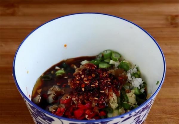 飯店的酸辣蕨根粉為何那麼好吃？教你正確做法，酸爽開胃又好吃