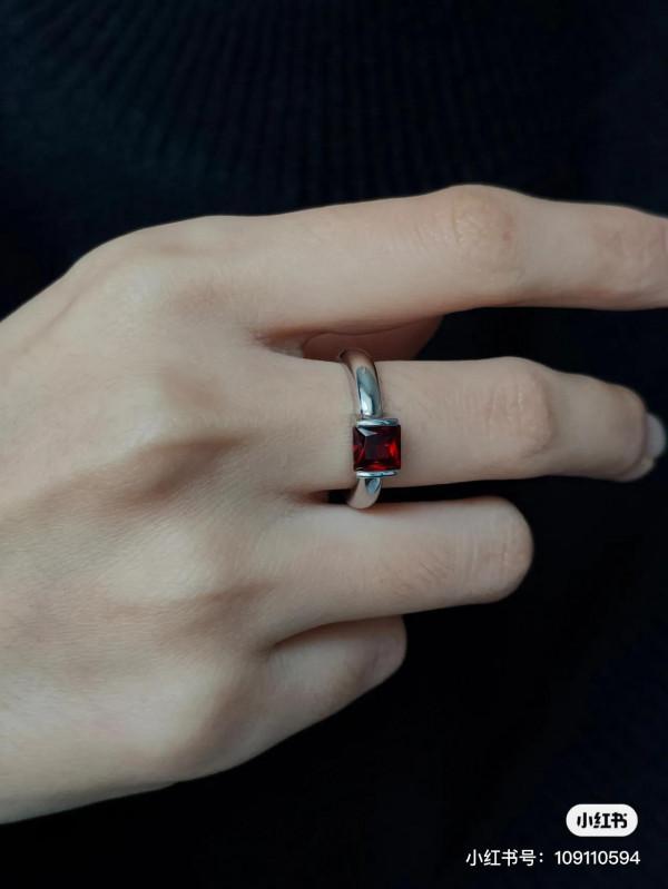 誰不愛它！絕美的石榴石戒指