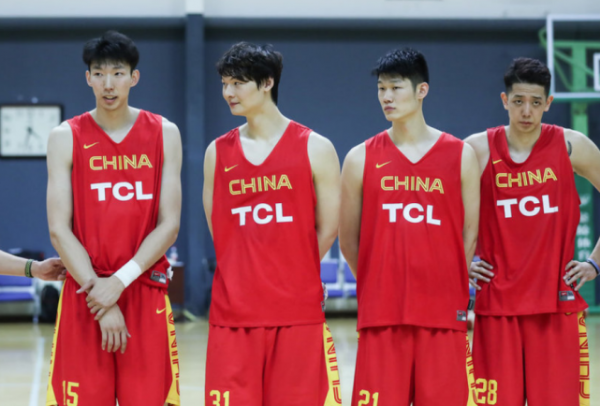 29+12+3！24+4+6，中國隊長籃板數超姚明，男籃三大鋒線集體爆發