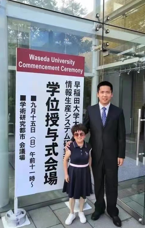 1米8周宏建：14歲考上西安交大少年班，以袖珍媽媽陳么榮為傲