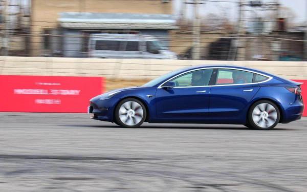 試駕Model 3高效能版有感——所謂魅力，究竟為何物？