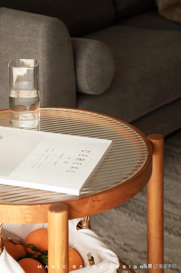 她家與豪華不沾邊，可滿屋子的溫馨感卻藏不住，網友：挑不出毛病