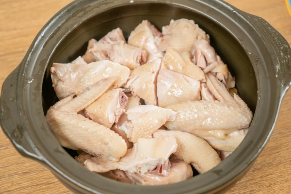 這爸媽教的傳統菜——鹽酒雞，才是冬日養生王牌