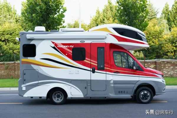 宇通新車重磅釋出：廊橋式線條，臉譜式配色，內有星空頂