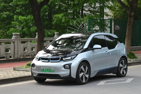 全碳纖“未來之車”，寶馬i3增程版亮點多多