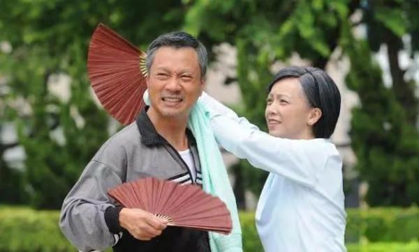 鄧萃雯得罪TVB恩師復出無望,喊話想拍《巾幗梟雄4》尷尬無人理 鄧萃雯得罪TVB恩師復出無望,喊話想拍《巾幗梟雄4》尷尬無人理