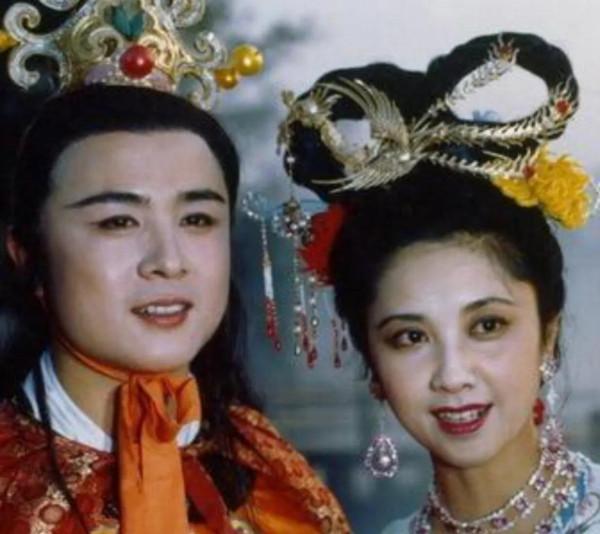 整容老去和自然老去的區別？4對同齡昔日貌美女星，如今差別驚人