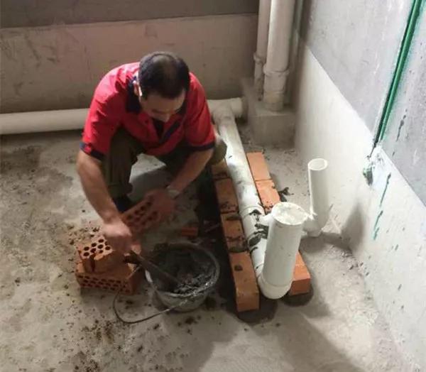 衛生間門口漏水，你中招了嗎？我給你講真話，你相信嗎？