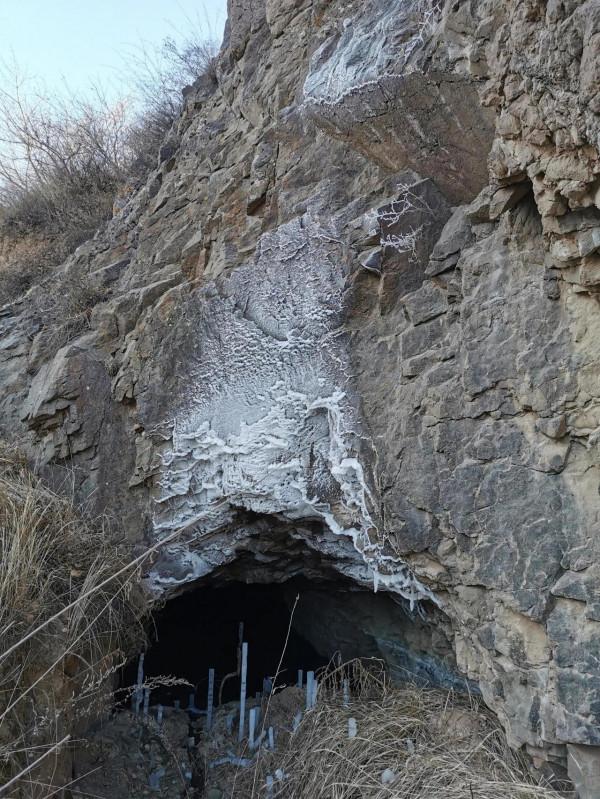 紅一師戰友軍嫂新年第一遊：宣化立石村滴冰喜煞人