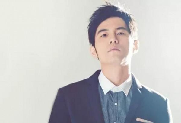 布魯斯患失語症退出演藝圈，盤點疾病纏身的明星，他已經立好遺囑