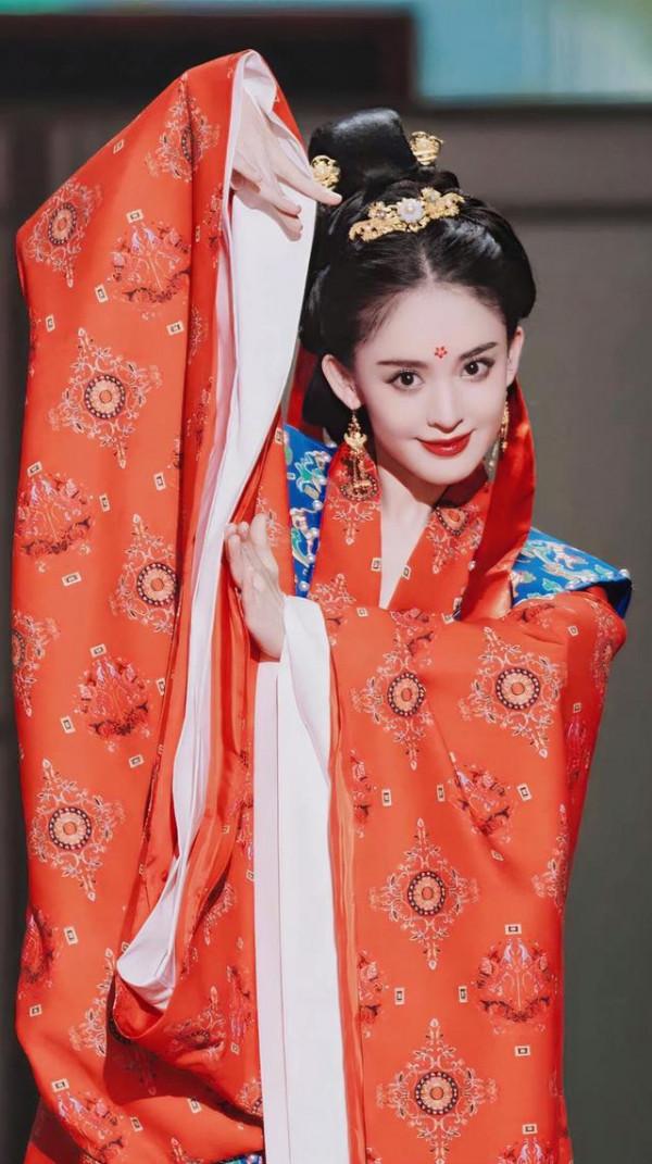 娜扎一曲國風舞蹈秀,宛若畫中仙 娜扎一曲國風舞蹈秀,宛若畫中仙