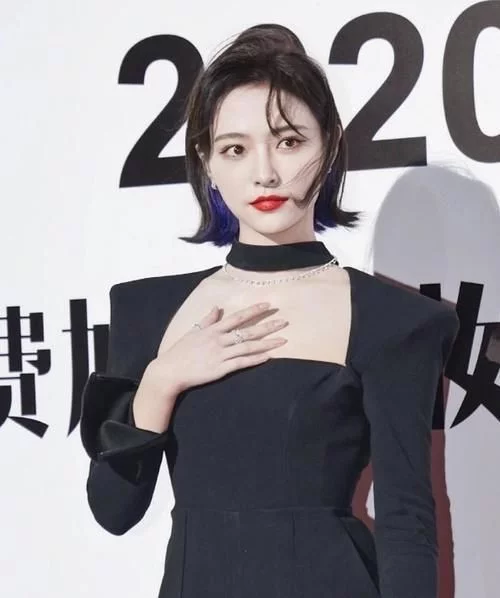 難怪楊穎說何穗是圈內最怕見到的人，當何穗和許佳琪撞衫