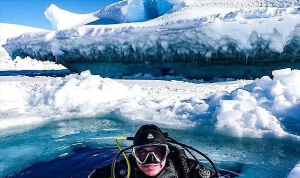 英國王室出了個英俊小哥，女王看好他，有望頂了哈里的缺