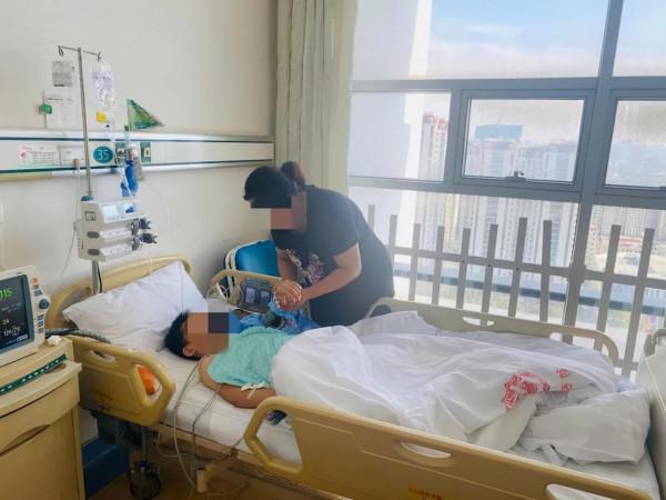 9歲男孩,剛開學就渾身無力胸部痛?醫生:罪魁禍首是躺著玩手機 9歲男孩,剛開學就渾身無力胸部痛?醫生:罪魁禍首是躺著玩手機