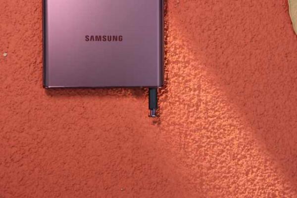 現場快速上手：玩了十幾臺三星S22系列後種草了？