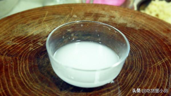 秋冬季節交替時,適合做份萵筍炒百合,清脆甘甜,清火潤肺還美味 秋冬季節交替時,適合做份萵筍炒百合,清脆甘甜,清火潤肺還美味