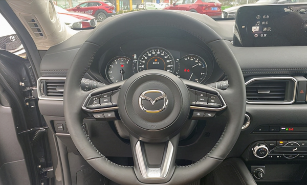 馬自達新款CX-5實車，外觀細節有變化，配置小幅升級