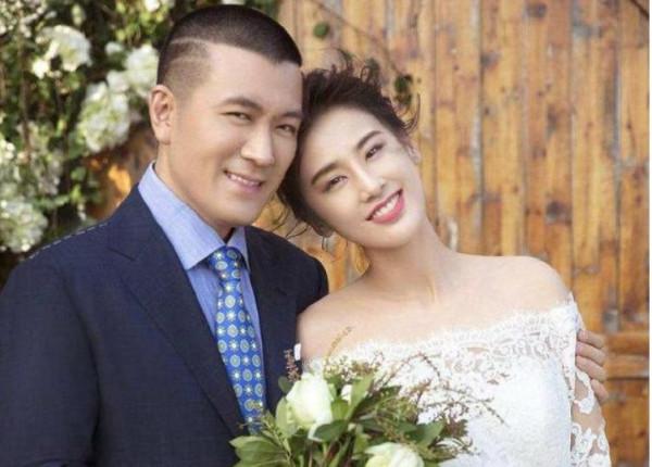 嫁給經紀人的4位藝人,黃聖依得罪星爺被雪藏,張靚穎被騙財騙色 嫁給經紀人的4位藝人,黃聖依得罪星爺被雪藏,張靚穎被騙財騙色