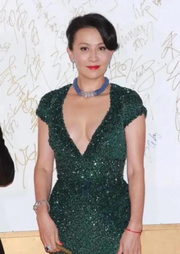 55歲劉嘉玲妝容奢華 55歲劉嘉玲妝容奢華