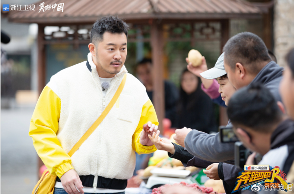 《奔跑吧》黃河篇今晚首播,從海報“C位”就能看出這季隊長人選 《奔跑吧》黃河篇今晚首播,從海報“C位”就能看出這季隊長人選